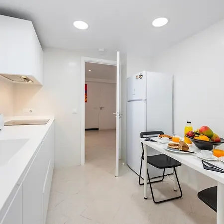 Carlotta House 公寓 *